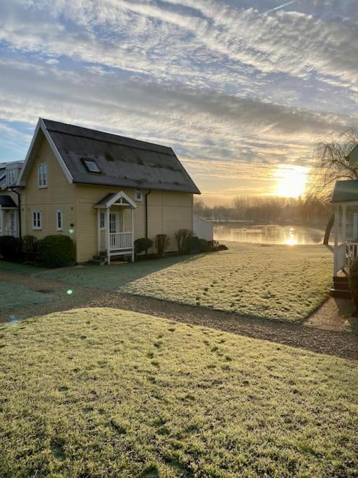 Emerald Lake House South Cerney Exterior foto