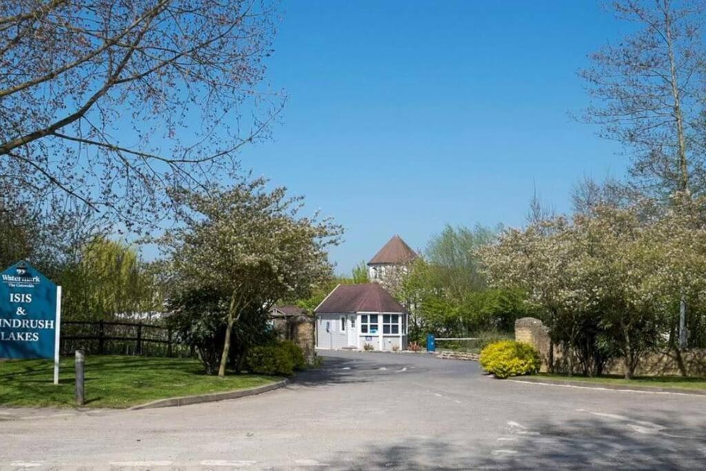 Emerald Lake House South Cerney Exterior foto